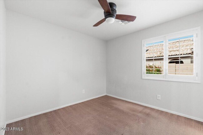 Building Photo - 2039 E Saddlebrook Rd