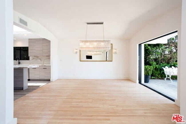 Building Photo - 1622 Tower Grove Dr