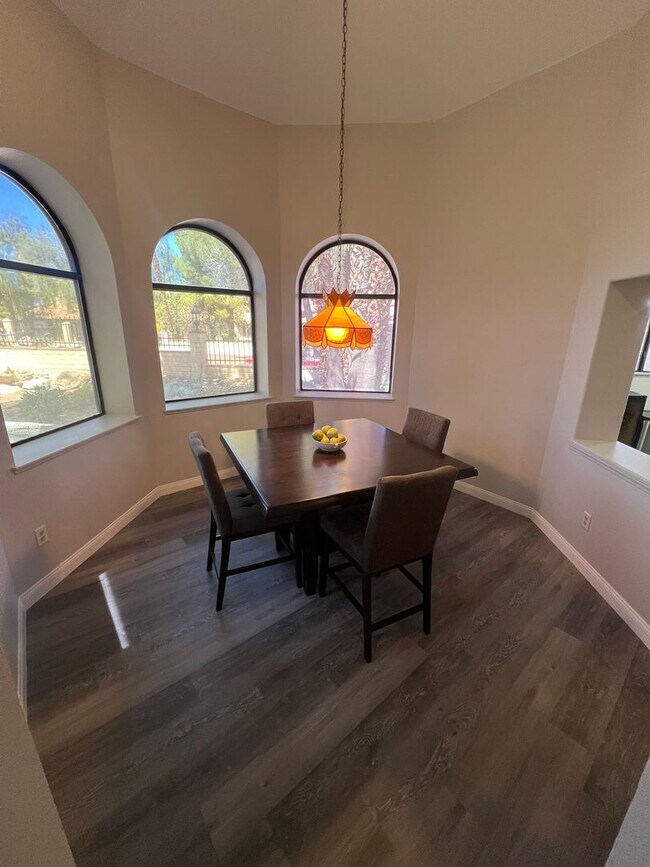 Building Photo - A Fabulous 2 Bedroom Single story Townhome...