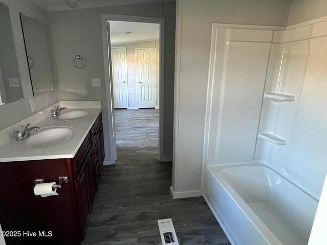 Building Photo - 202 Susans Dr
