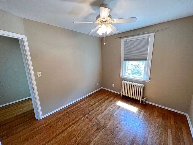 Building Photo - Charming 2 Bed 2 Bath Brick Townhome With A Fully Fenced Yard In Beautiful Foxcroft Heights