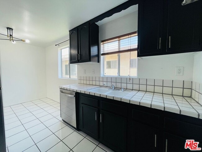 Building Photo - 5029 Klump Ave