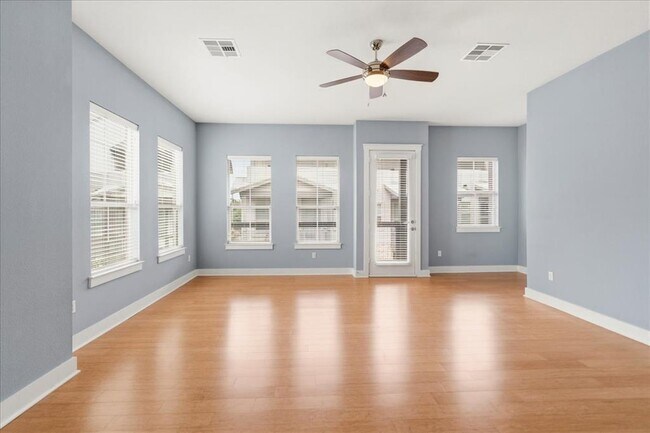 Building Photo - 2520 Bluebonnet Ln