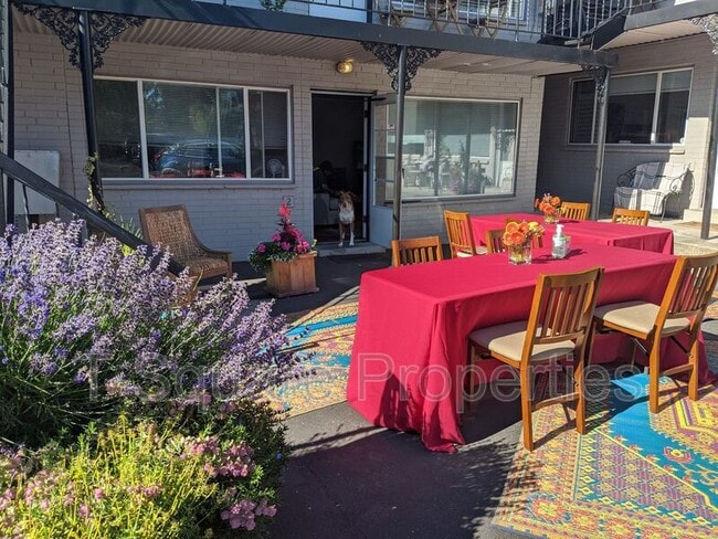 Building Photo - 223 Dayton St