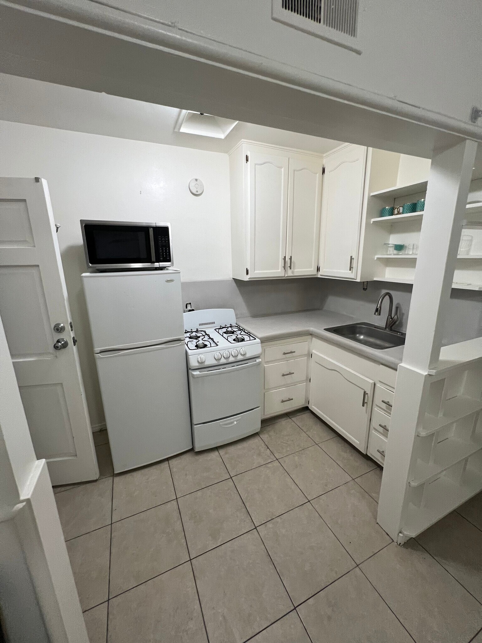 Building Photo - 3664 W 54th St