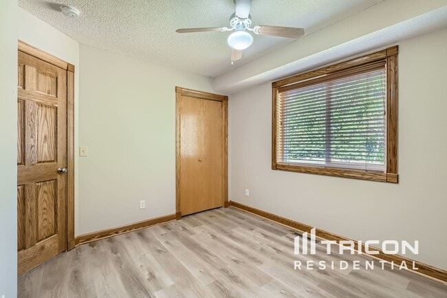 Building Photo - 15823 Foxhill Ave N