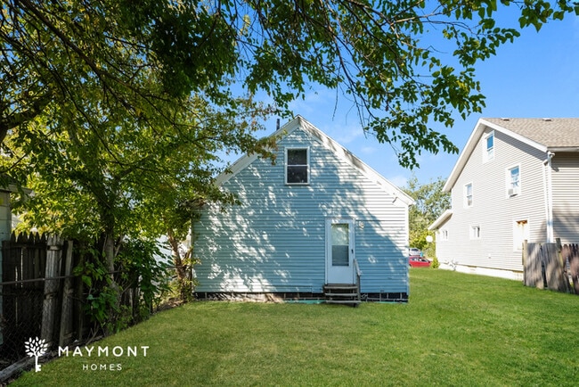 Building Photo - Charming 4 Bedroom Home