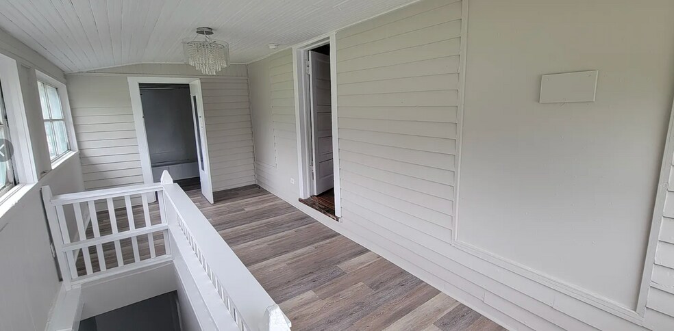 Sunroom - Entry to Unit B - 212 Summit St