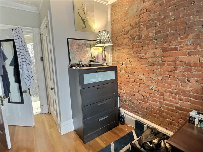 Building Photo - 259 W Newton St