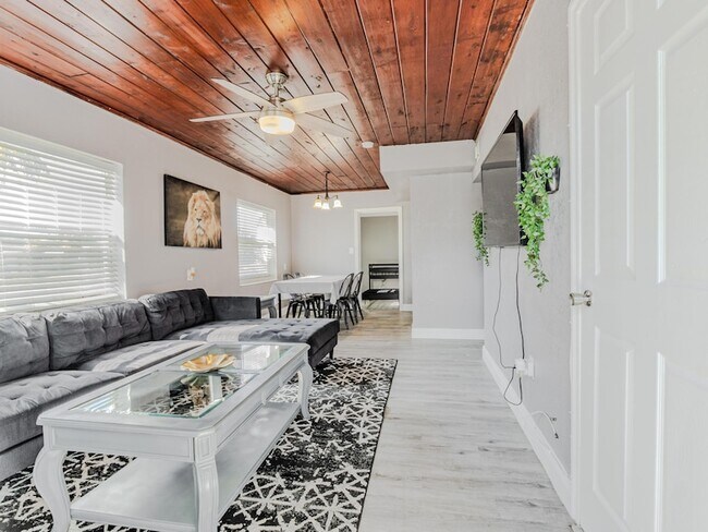 Building Photo - 112 W 34th St