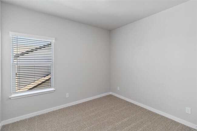 Building Photo - 618 Staglin St
