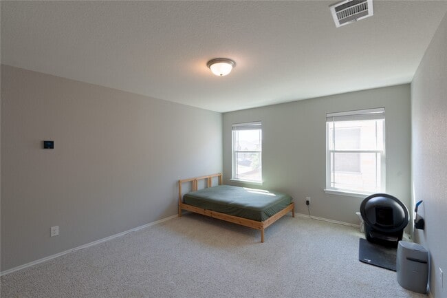 Building Photo - 404 Kaden Prince Dr