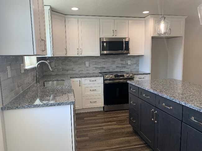 Building Photo - 4590 Jennifer St