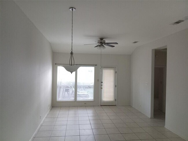 Building Photo - 1227 Armadillo Rd