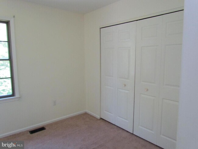Building Photo - 9 Cohanzick Ct