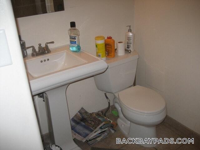 Building Photo - 8 Garrison St