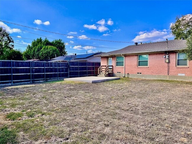 Building Photo - 421 Jolee St