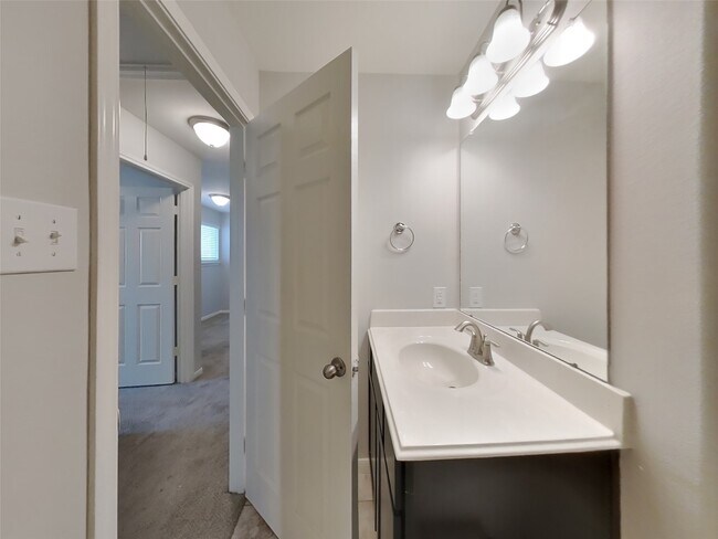 Building Photo - 6022 Wesley Manor Ct