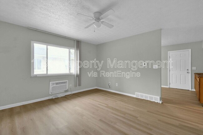 Building Photo - 1731 Elaine Rd