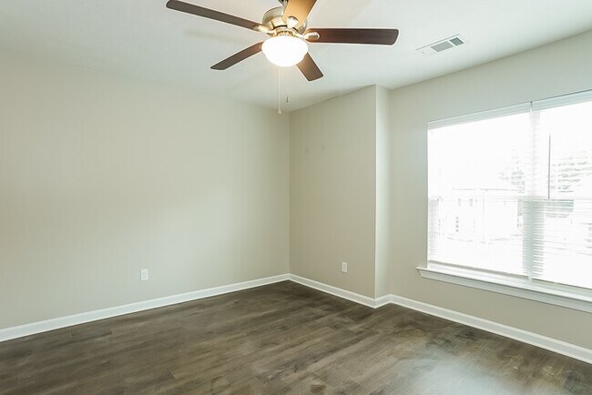 Building Photo - 911 Chesford Dr