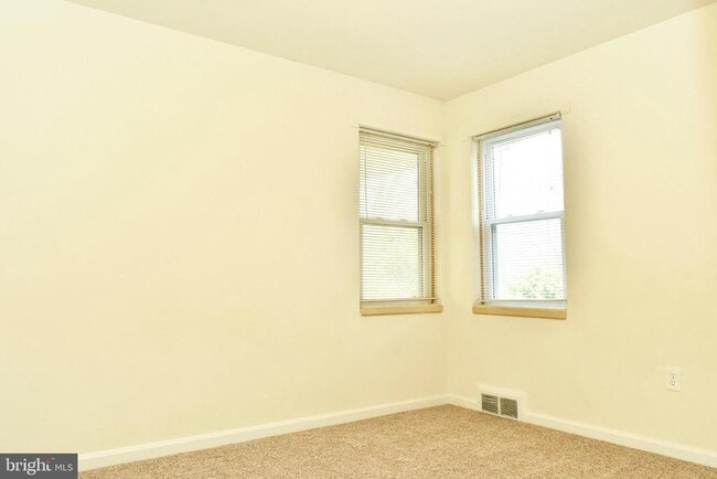 Building Photo - 627 Biggs Ave