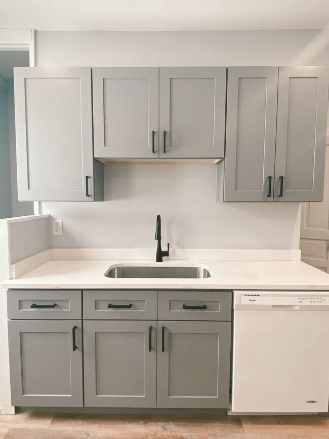 Building Photo - NEWLY RENOVATED 2  BEDROOM IN THE HEART OF MOUNT OLIVER!