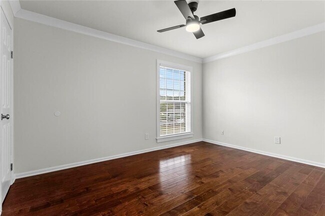 Building Photo - 5621 Kingsport Dr