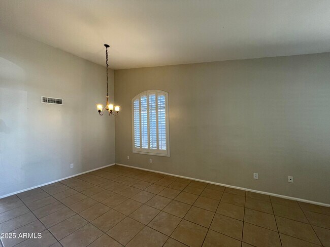 Building Photo - 1605 E Melanie St