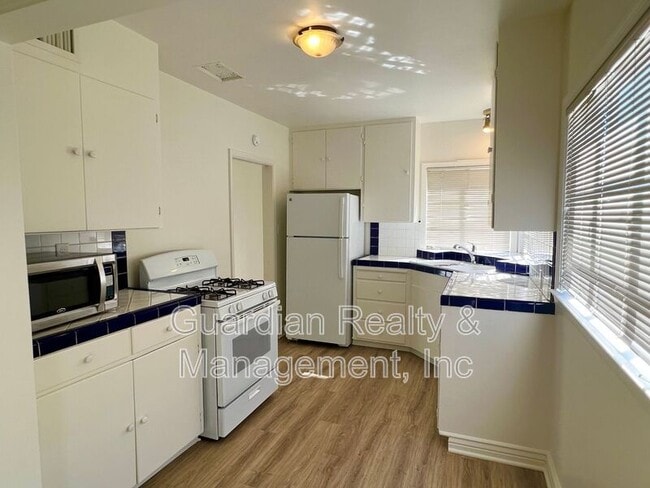 Building Photo - 535 W Edgemont Ave