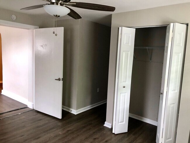 Building Photo - *** Swissvale * Beautiful & Spacious 4 Bedroom / 2 Bath House * Large Fenced in Backyard * Pet Fr...