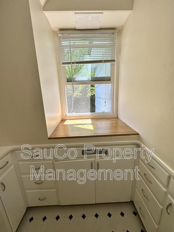 Building Photo - 5110 NE Glisan St