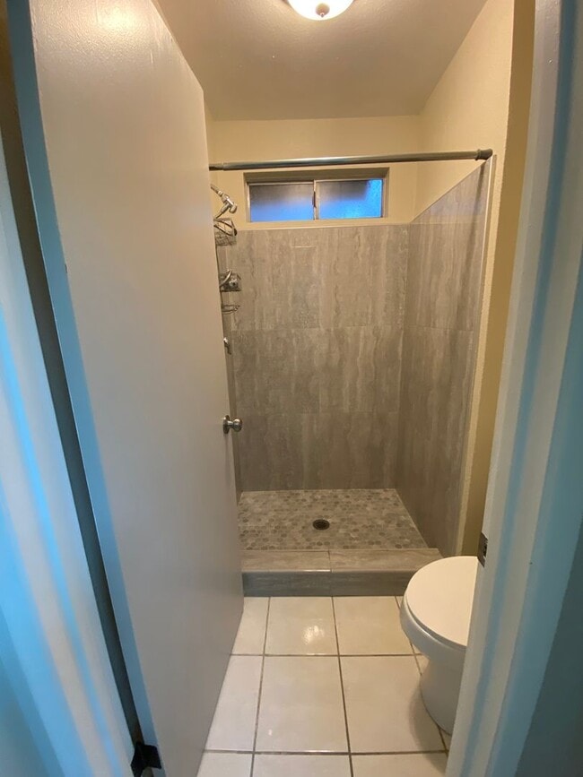 Building Photo - Cozy Home for rent in Visalia