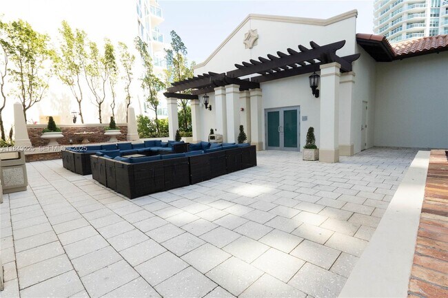 Building Photo - 150 Sunny Isles Blvd