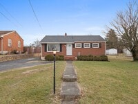 Building Photo - 4 Bedroom/ 2 Bath Home for Rent in NW Roanoke