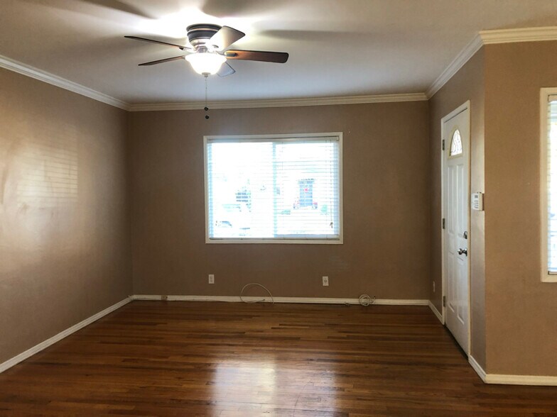 Building Photo - 5775 Bertrand Ave