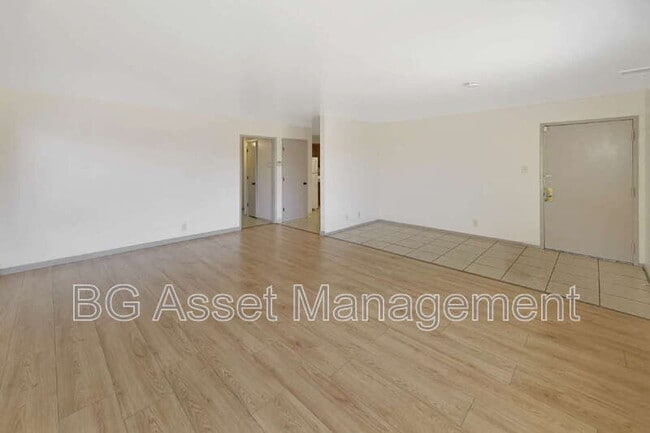Building Photo - 8049 Greenridge Dr