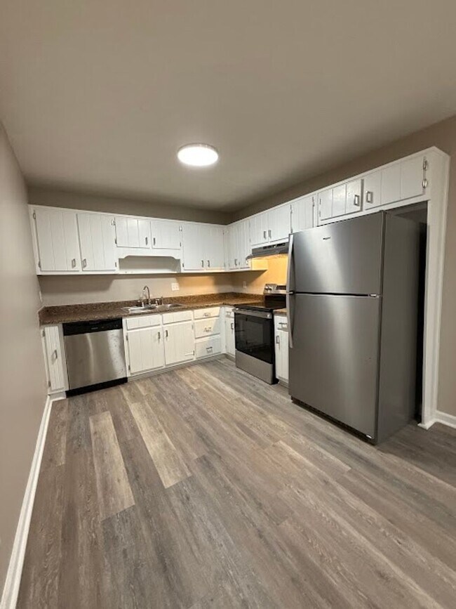 Building Photo - 2930-2932 Lakemont Dr SW