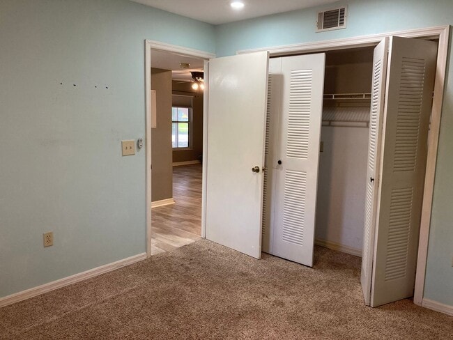 Building Photo - 2 bedroom, 2 bath ground level condo with ...