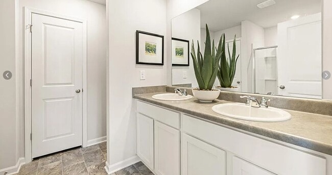 Building Photo - 733 Grovebury Ct