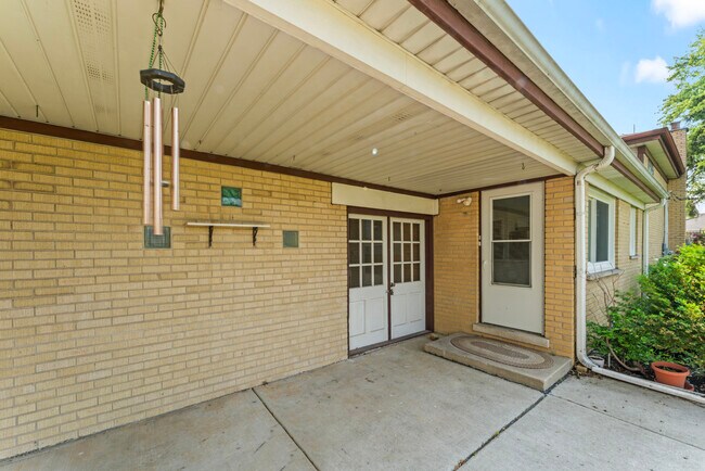 Building Photo - 427 Gilbert Dr