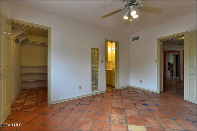 Building Photo - 1100 Kelly Way