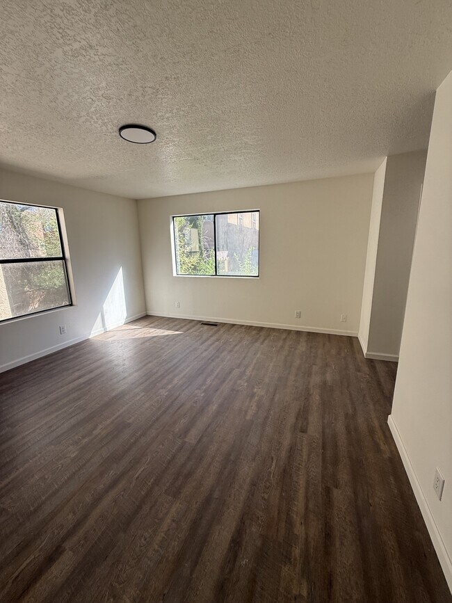 Building Photo - 5408 Jasons Way NE