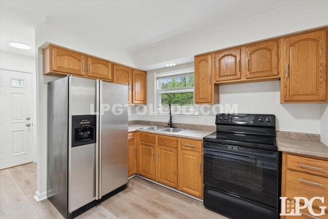 Building Photo - 4336 Deerwood Ln