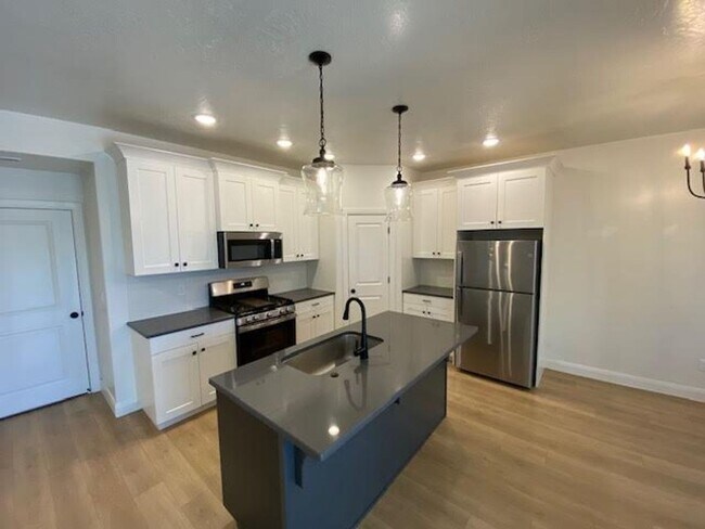 Building Photo - 3 Bed - 2.5 Bath, Newer Construction