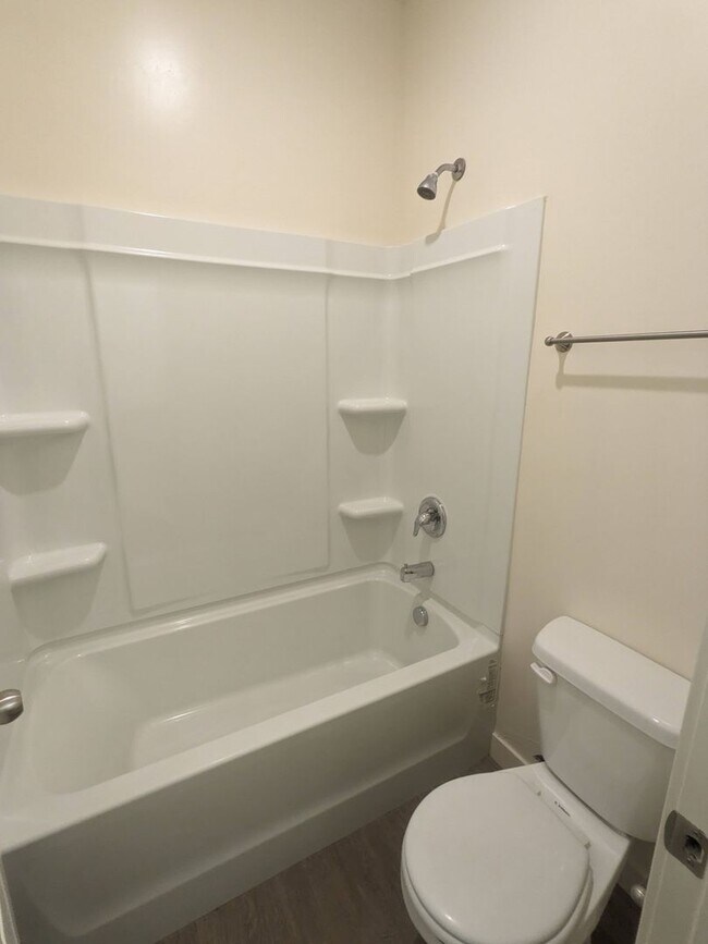 Building Photo - Move In This June! 2 Weeks Rent Free – 3 B...