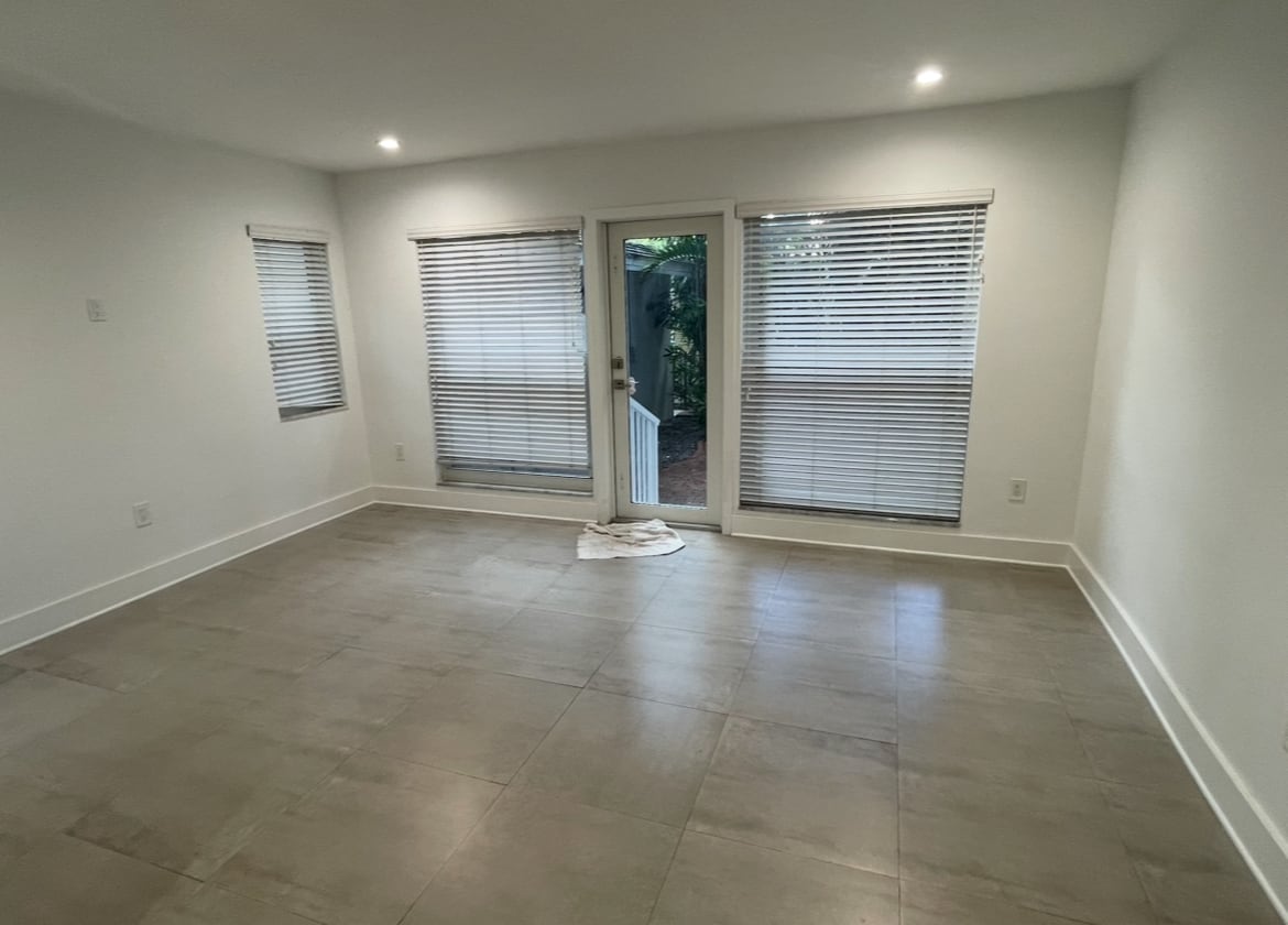 Building Photo - 607 Velarde Ave