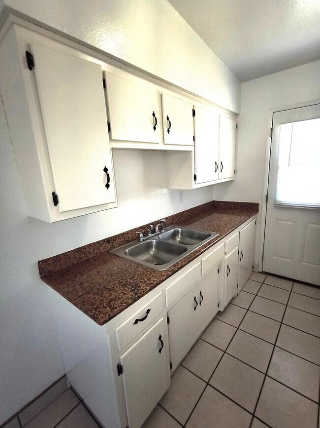 Building Photo - 1 bedroom apartment in Guadalupe + $150 Gift card upon move in