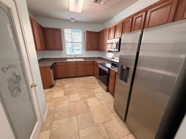 Building Photo - Two Story 3Bdm 2.5Ba Tolleson Home