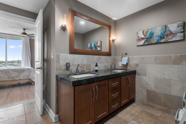 Building Photo - 2060 Beach Blvd