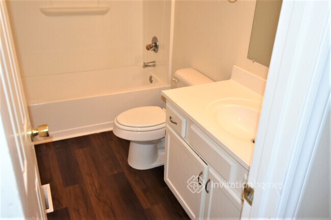 Building Photo - 5 Abelia Ct